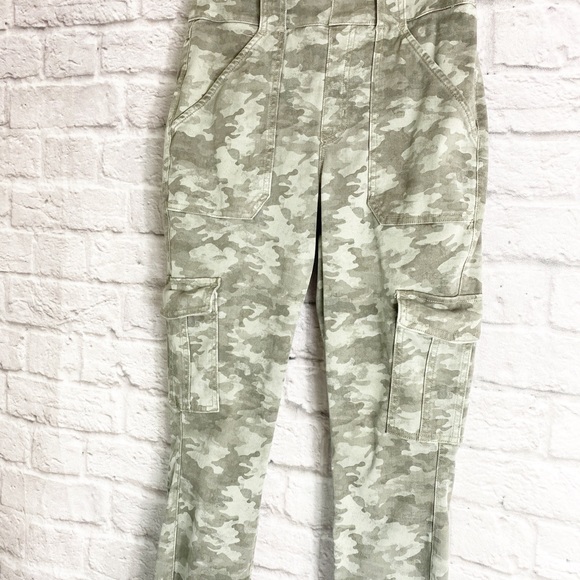 Spanx Twill Ankle Cargo Pant in Camo - Picture 6 of 8